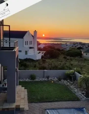 Langebaan Holiday House on Park